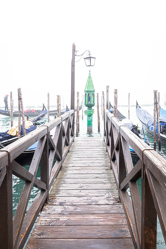 23 - PASSERELLE VENEZIANE TRA LA NEBBIA.jpg